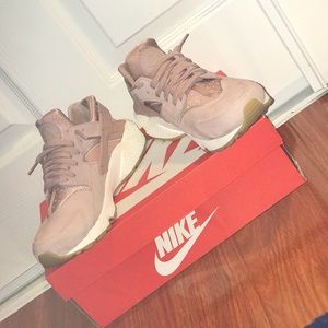 Women’s air huarache run SD